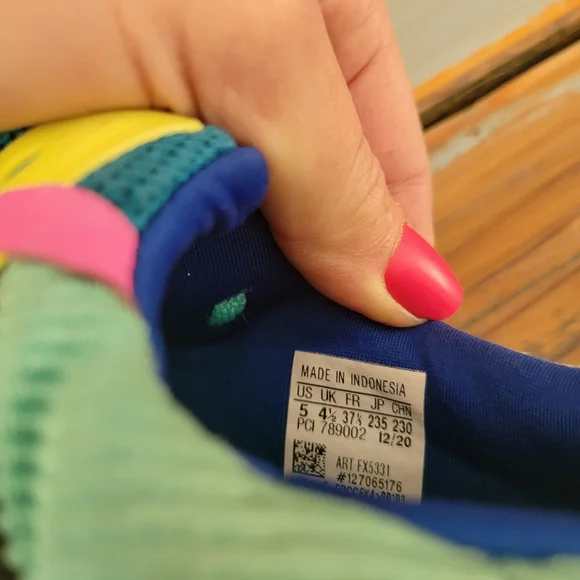 Neon Adidas - Picture 8 of 9